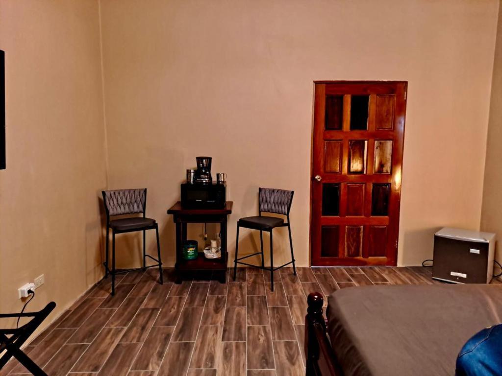 Orange Walk Banyan Rose Room 3 מראה חיצוני תמונה